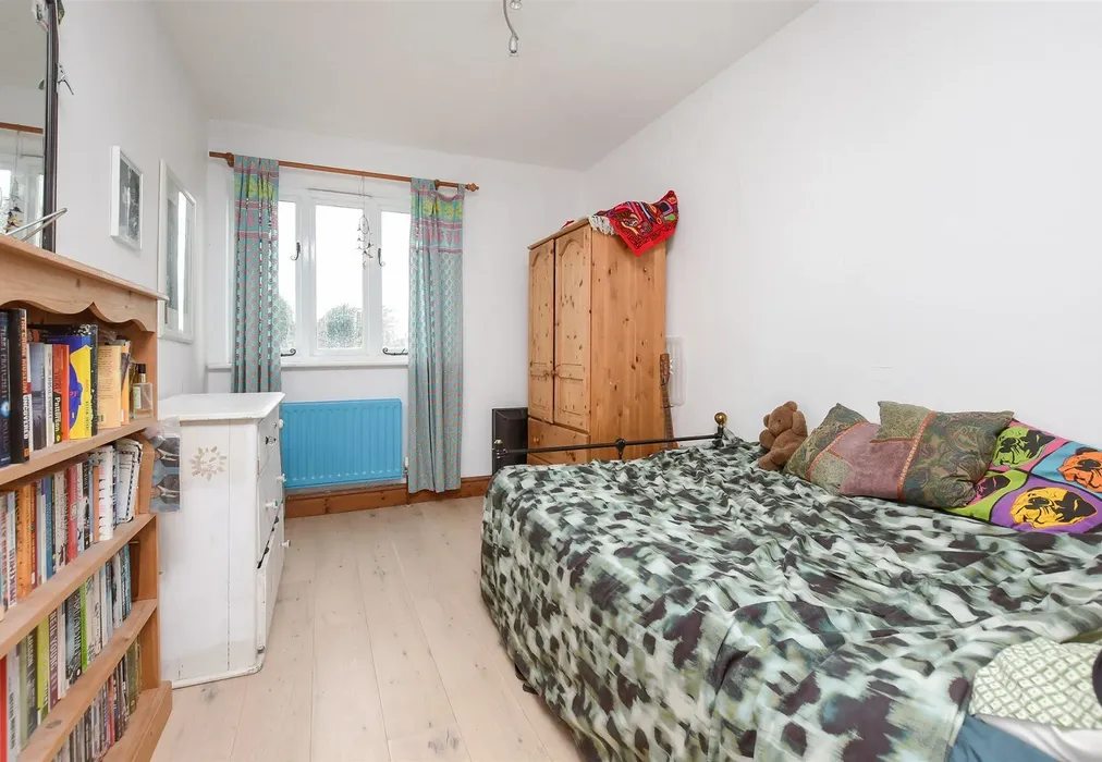 Bedroom 3 - Painters Forstal, Faversham, Kent - Wards of Kent