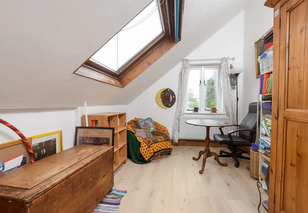 Bedroom 2 - Painters Forstal, Faversham, Kent - Wards of Kent