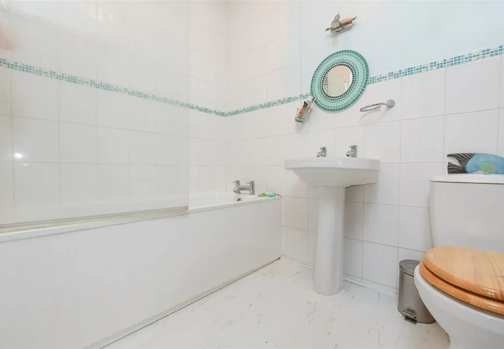 Bathroom - Painters Forstal, Faversham, Kent - Wards of Kent