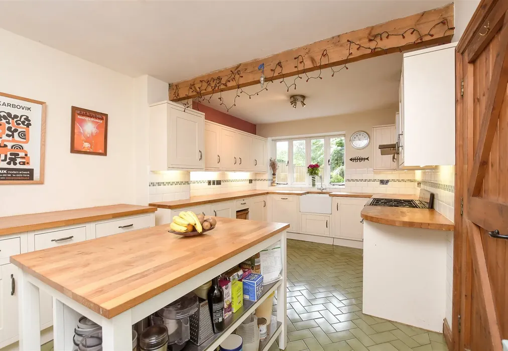 Kitchen - Painters Forstal, Faversham, Kent - Wards of Kent