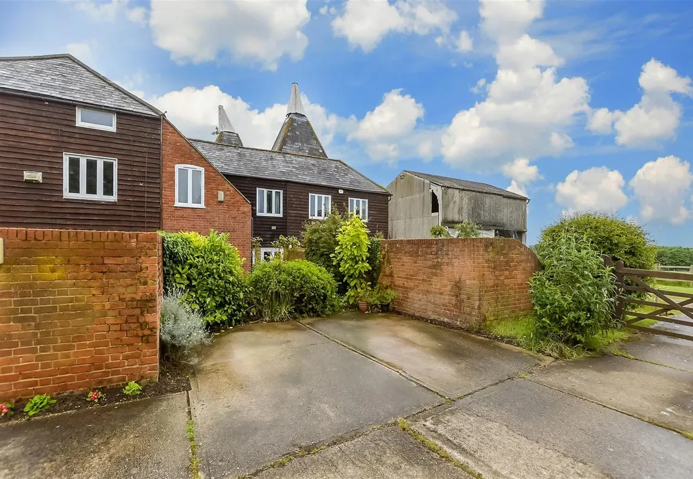 Driveway/Parking - Painters Forstal, Faversham, Kent - Wards of Kent