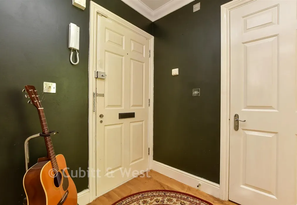 Entrance Hall - Gatton Park Road, Redhill, Surrey - Wards of Kent