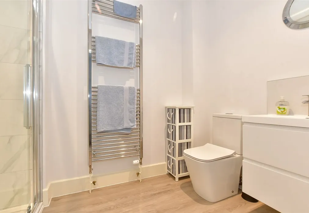 En-Suite Shower Room - Chine Avenue, Shanklin, Isle of Wight - Wards of Kent