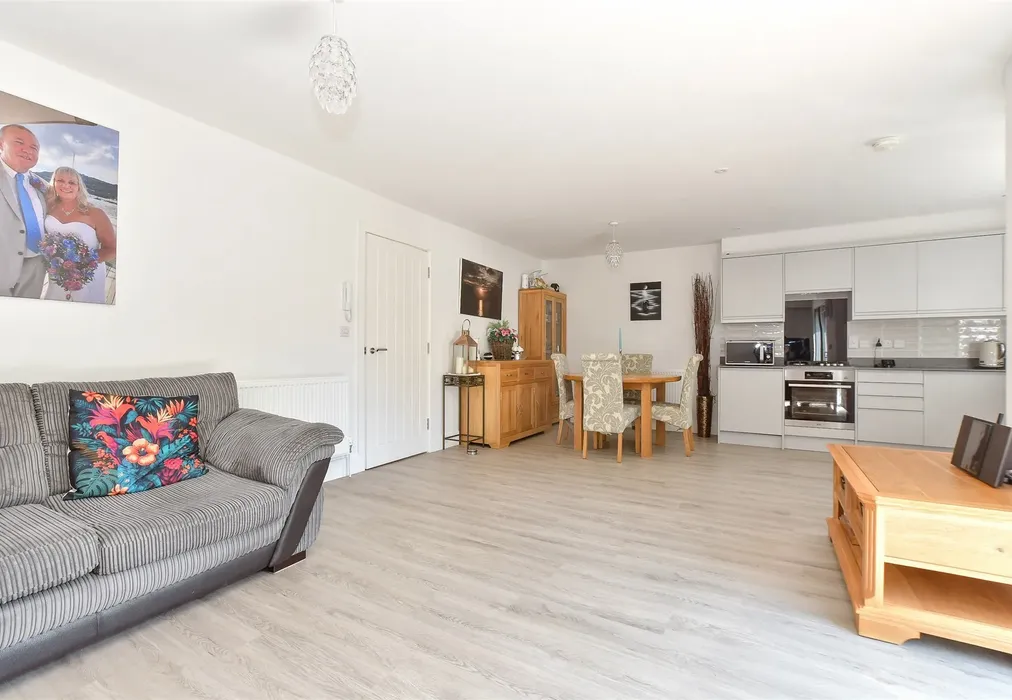 Kitchen/ Living Room - Chine Avenue, Shanklin, Isle of Wight - Wards of Kent