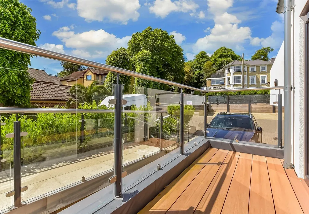 Balcony / Terrace - Chine Avenue, Shanklin, Isle of Wight - Wards of Kent