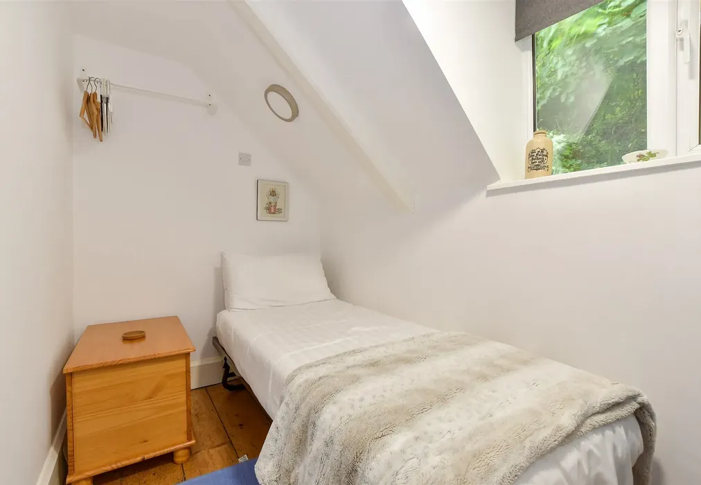 Bedroom 3 - Apse Manor Road, Shanklin, Isle of Wight - Wards of Kent