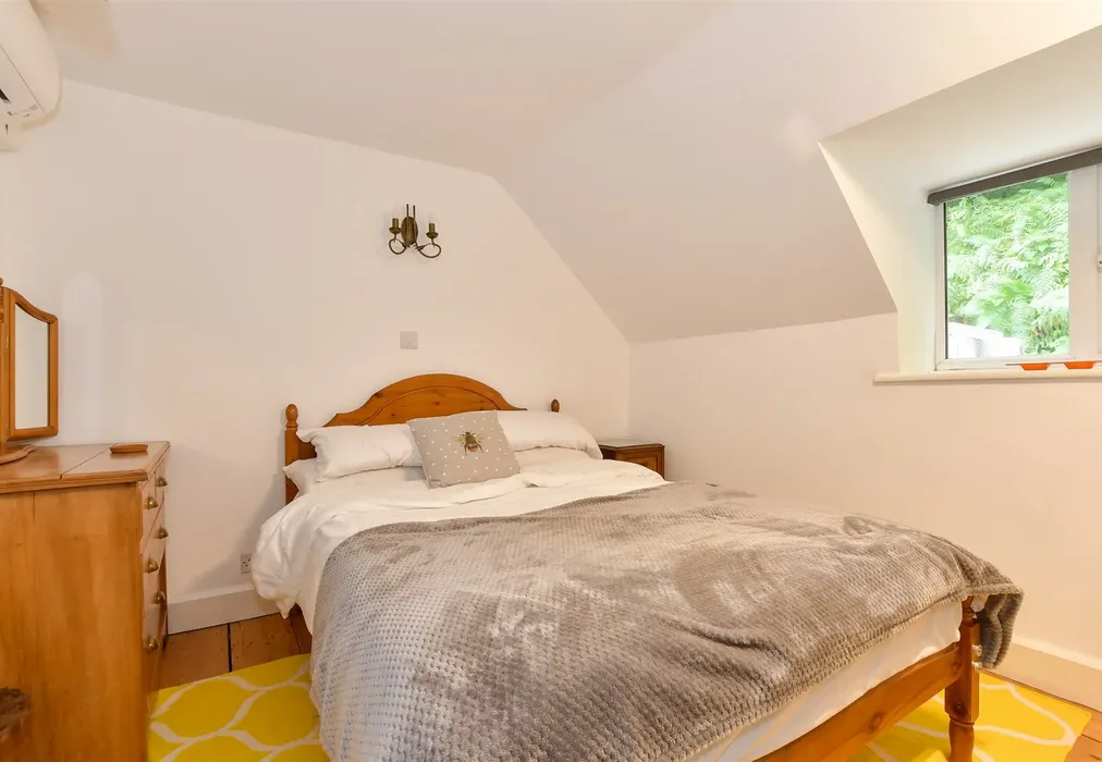 Bedroom 2 - Apse Manor Road, Shanklin, Isle of Wight - Wards of Kent