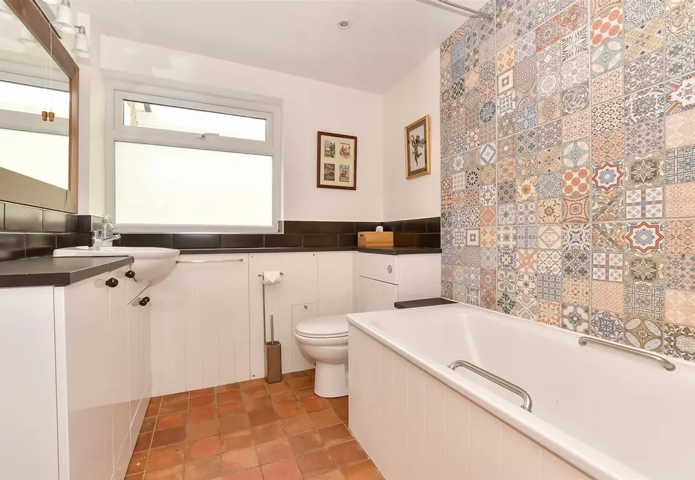 Bathroom - Apse Manor Road, Shanklin, Isle of Wight - Wards of Kent