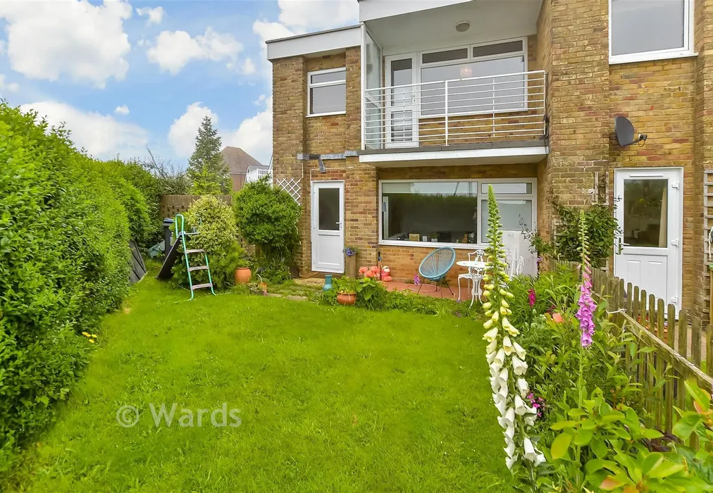 Rear Garden - Capel-Le-Ferne, Folkestone, Kent - Wards of Kent