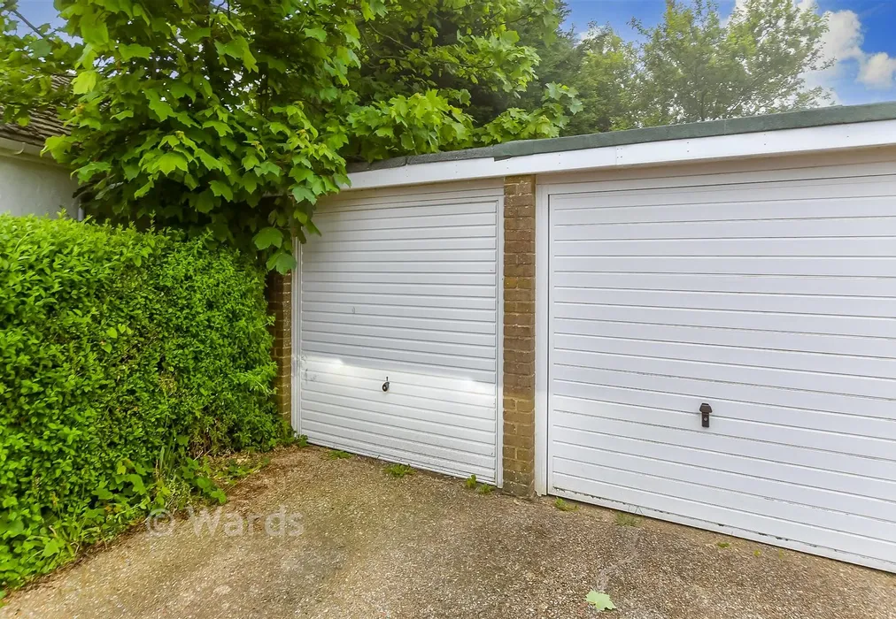 Garage - Capel-Le-Ferne, Folkestone, Kent - Wards of Kent
