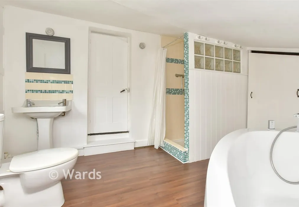 Bathroom - Front Street, Ringwould, Deal, Kent - Wards of Kent