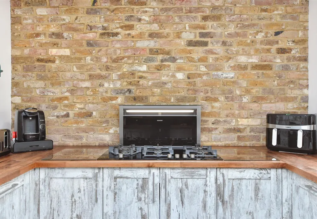 Kitchen - Linden Avenue, Broadstairs, Kent - Wards of Kent