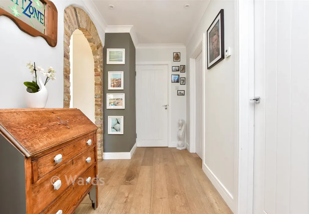 Hallway - Linden Avenue, Broadstairs, Kent - Wards of Kent
