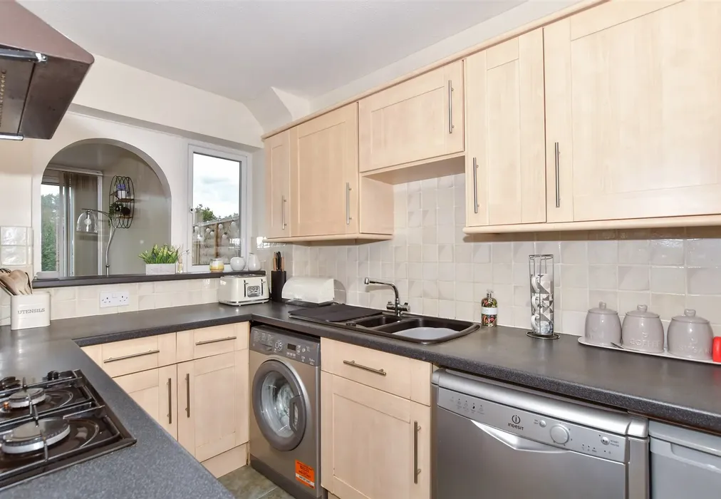Kitchen - Merton Road, Bearsted, Maidstone, Kent - Wards of Kent