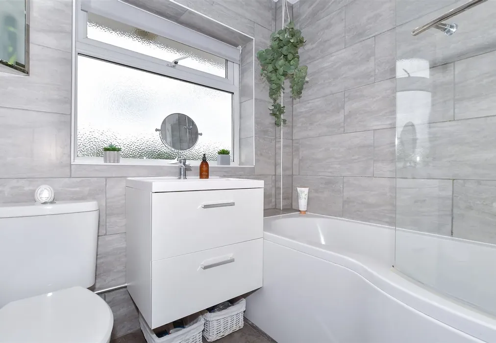 Bathroom - Merton Road, Bearsted, Maidstone, Kent - Wards of Kent
