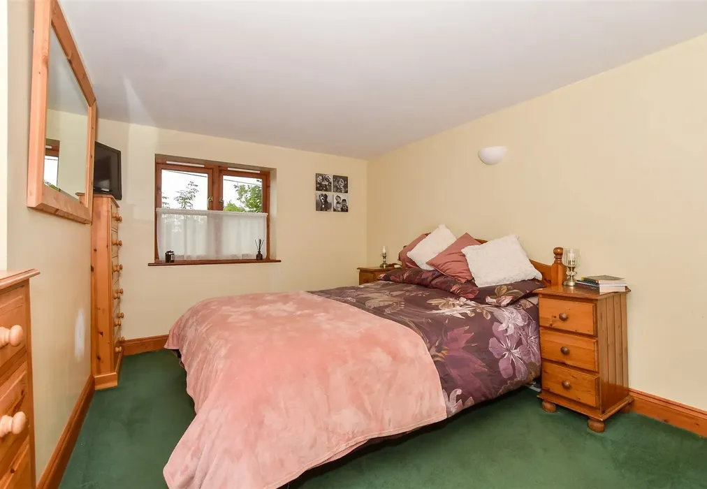 Bedroom 1 - Rhodes Minnis, Canterbury, Kent - Wards of Kent