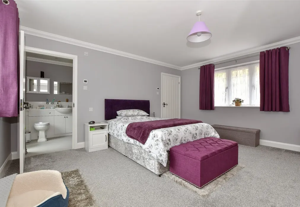 Annex Bedroom - Hillway Road, Bembridge, Isle of Wight - Wards of Kent