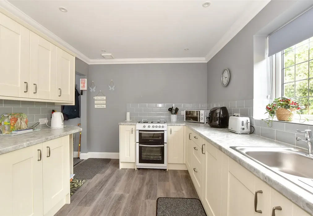 Annex Kitchen - Hillway Road, Bembridge, Isle of Wight - Wards of Kent