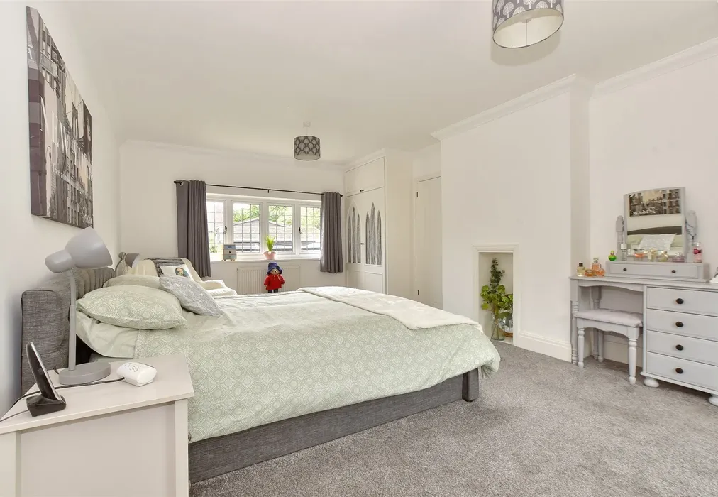Bedroom 1 - Hillway Road, Bembridge, Isle of Wight - Wards of Kent
