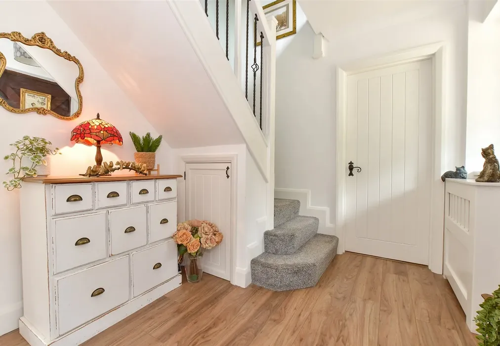 Hallway - Hillway Road, Bembridge, Isle of Wight - Wards of Kent