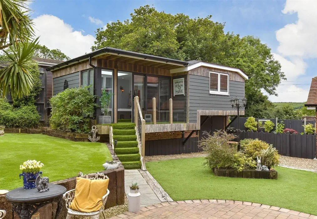 External Feature - Hillway Road, Bembridge, Isle of Wight - Wards of Kent