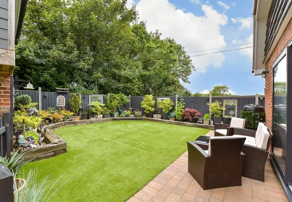 Annex Rear Garden - Hillway Road, Bembridge, Isle of Wight - Wards of Kent