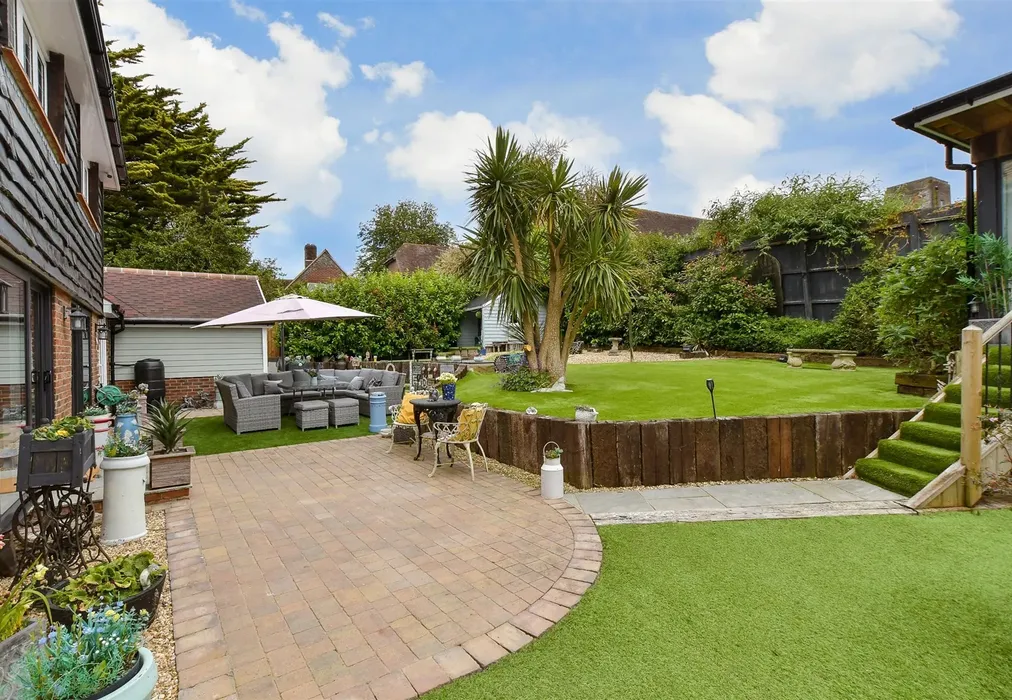 Rear Garden - Hillway Road, Bembridge, Isle of Wight - Wards of Kent