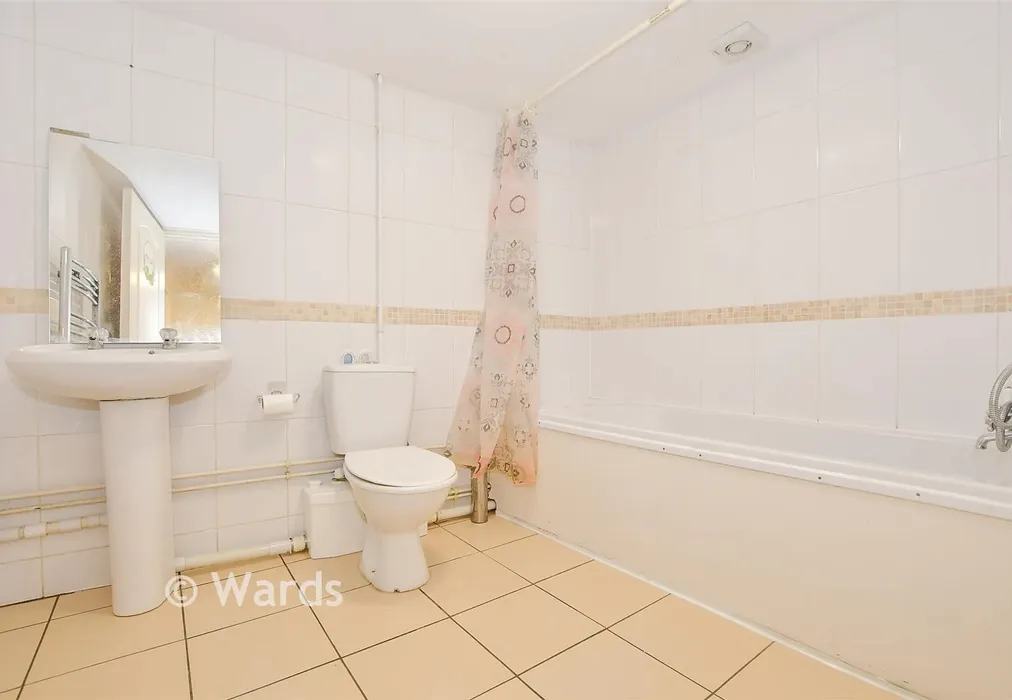 Bathroom - Balmoral Road, Gillingham, Kent - Wards of Kent