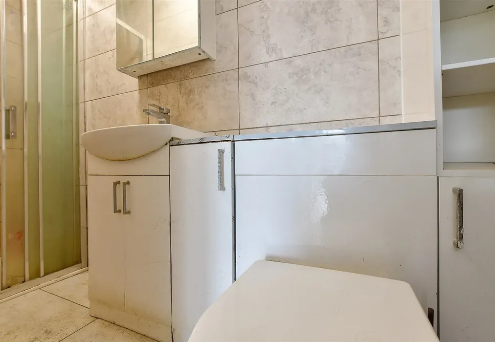 Shower Room - St. Mary's Road, Ilford, Essex - Wards of Kent