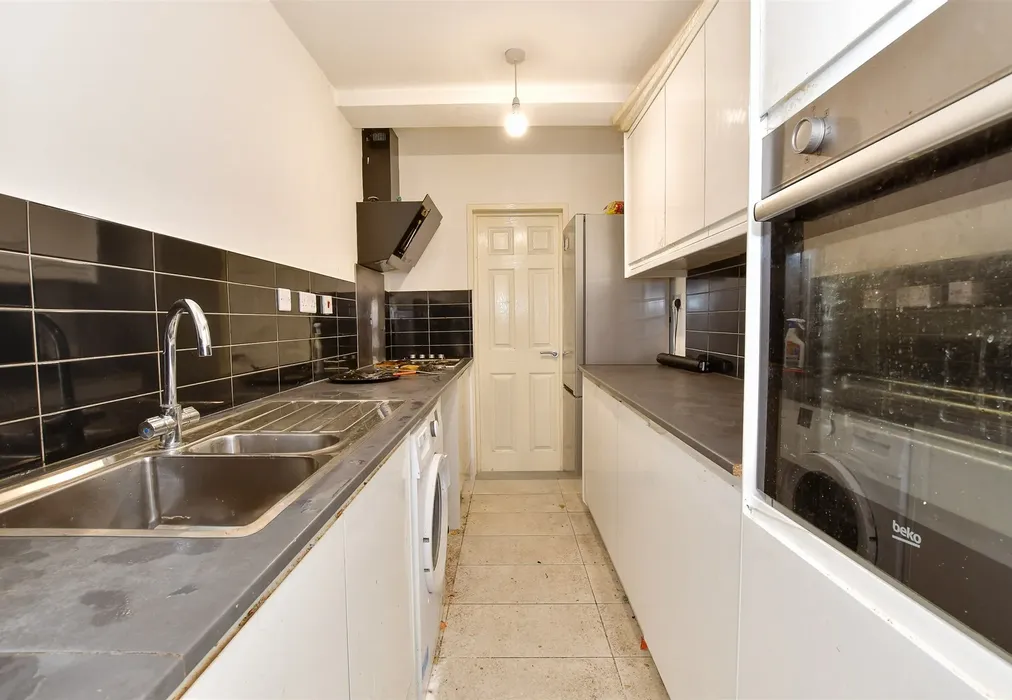 Kitchen - St. Mary's Road, Ilford, Essex - Wards of Kent