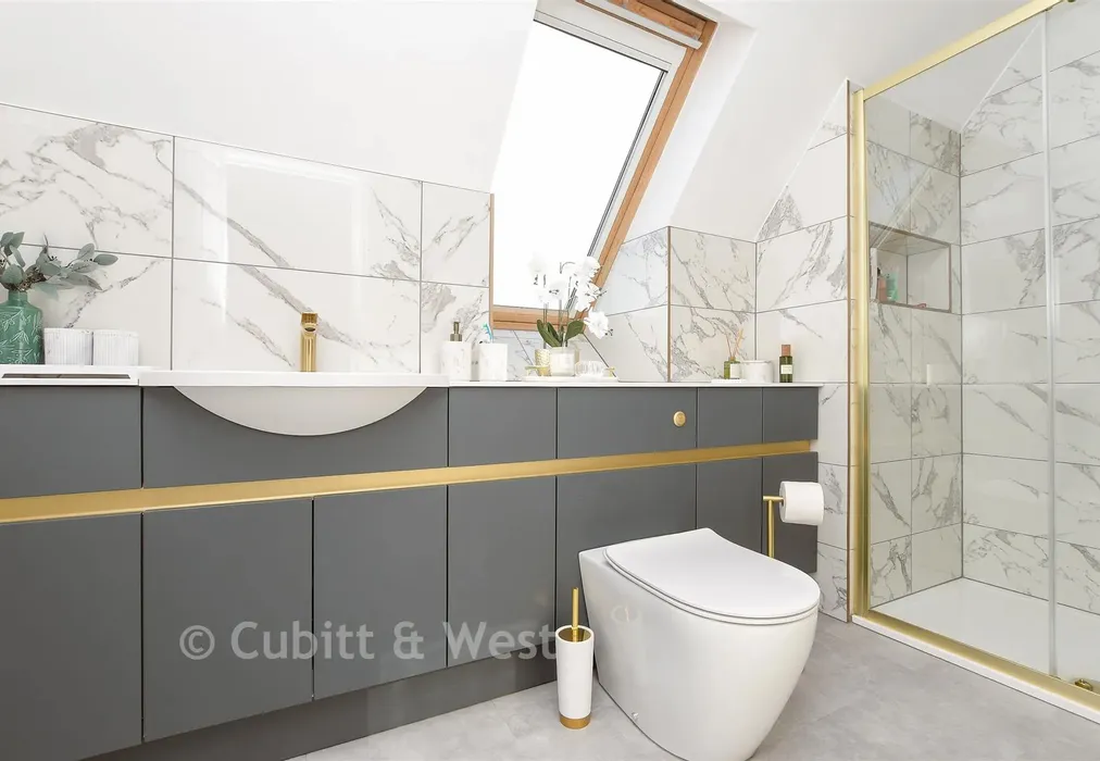 En-Suite Shower Room - Massetts Road, Horley, Surrey - Wards of Kent