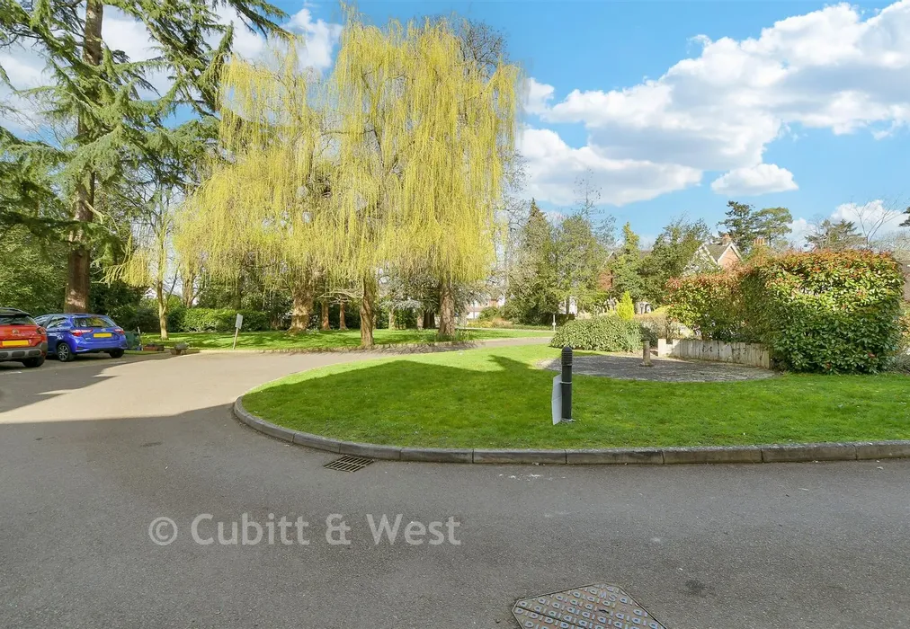 Communal Gardens - Massetts Road, Horley, Surrey - Wards of Kent