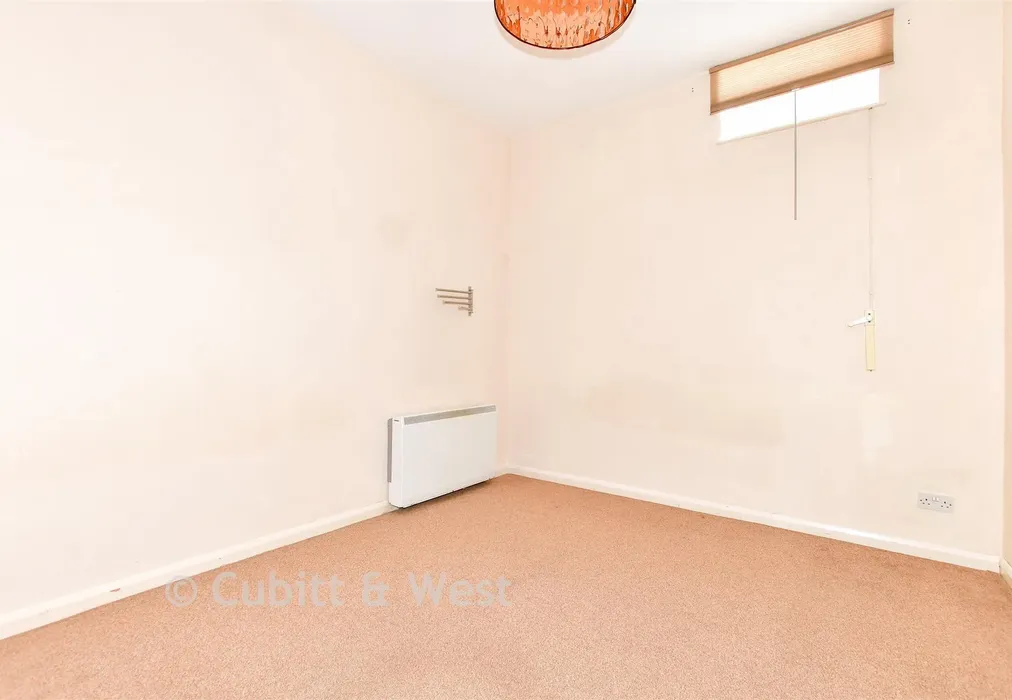 Bedroom 1 - Southdowns Park, Haywards Heath, West Sussex - Wards of Kent