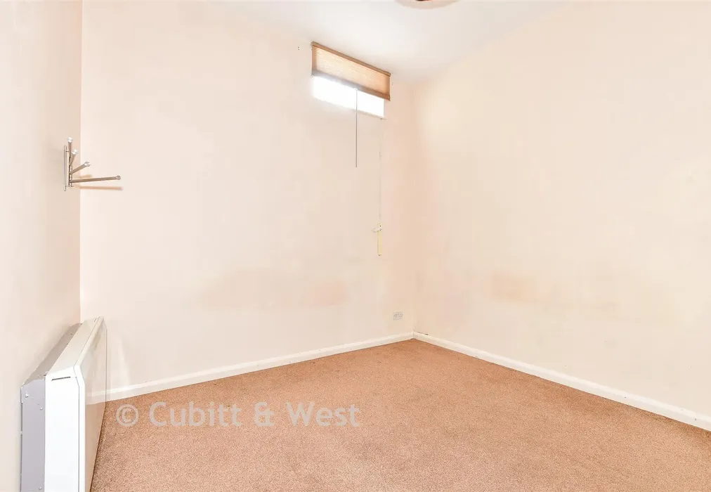 Bedroom 1 - Southdowns Park, Haywards Heath, West Sussex - Wards of Kent