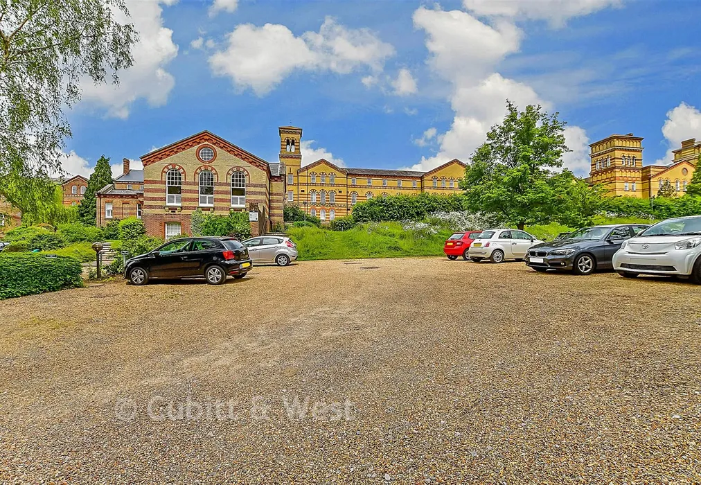 Driveway/Parking - Southdowns Park, Haywards Heath, West Sussex - Wards of Kent
