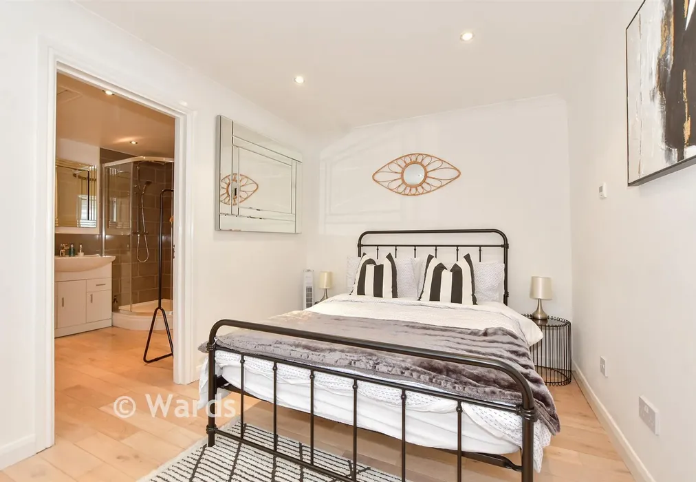 Guest Room - Dover Road, Walmer, Deal, Kent - Wards of Kent