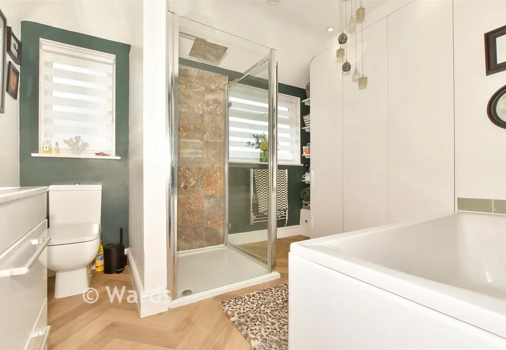 Bathroom - Dover Road, Walmer, Deal, Kent - Wards of Kent