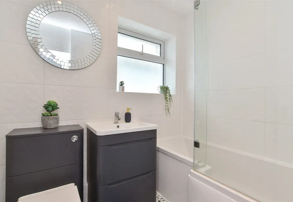 Bathroom - The Ridgway, Woodingdean, Brighton, East Sussex - Wards of Kent