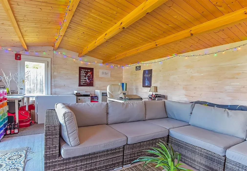 Summer House - The Ridgway, Woodingdean, Brighton, East Sussex - Wards of Kent