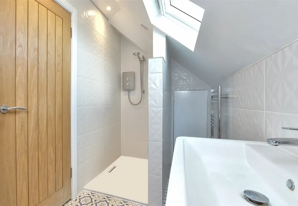 Shower Room - The Ridgway, Woodingdean, Brighton, East Sussex - Wards of Kent