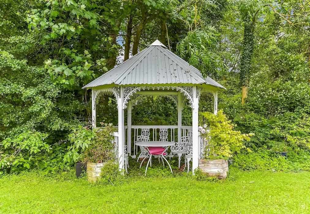 External Feature - Chapel Road, Hothfield, Ashford, Kent - Wards of Kent