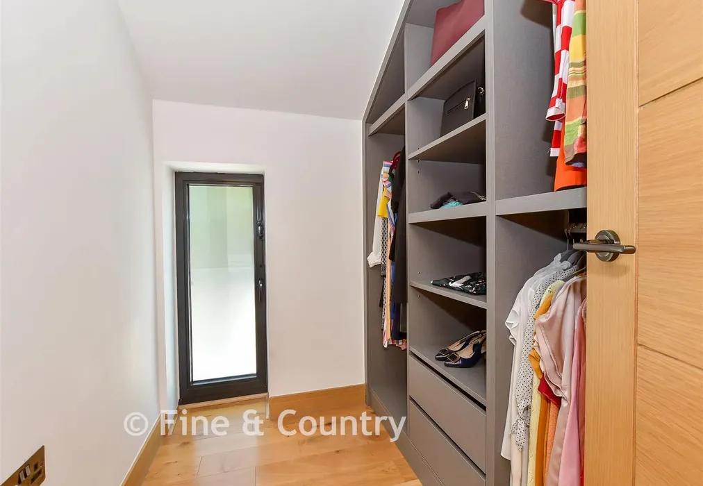 Dressing Room - New Road, Lambourne End, Essex - Wards of Kent