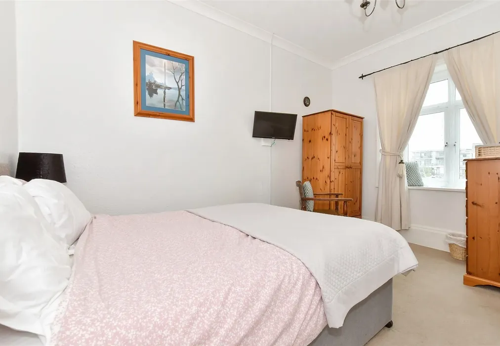 Lancelot Room - Queens Road, Shanklin, Isle of Wight - Wards of Kent