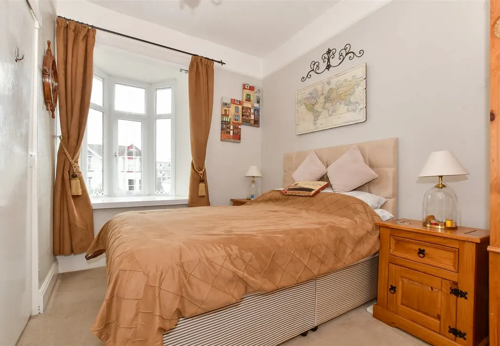 Guinevere Room - Queens Road, Shanklin, Isle of Wight - Wards of Kent