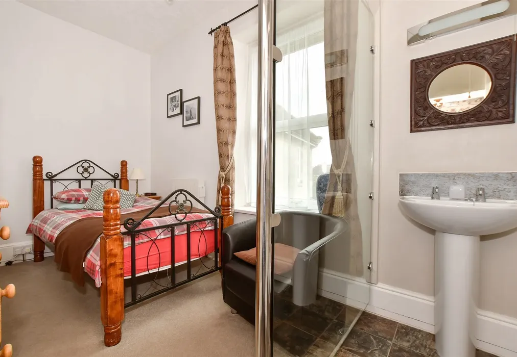 Gawain Room - Queens Road, Shanklin, Isle of Wight - Wards of Kent
