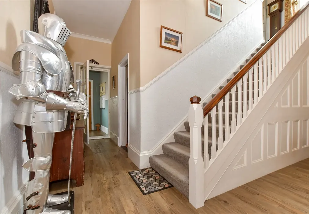 Hallway - Queens Road, Shanklin, Isle of Wight - Wards of Kent