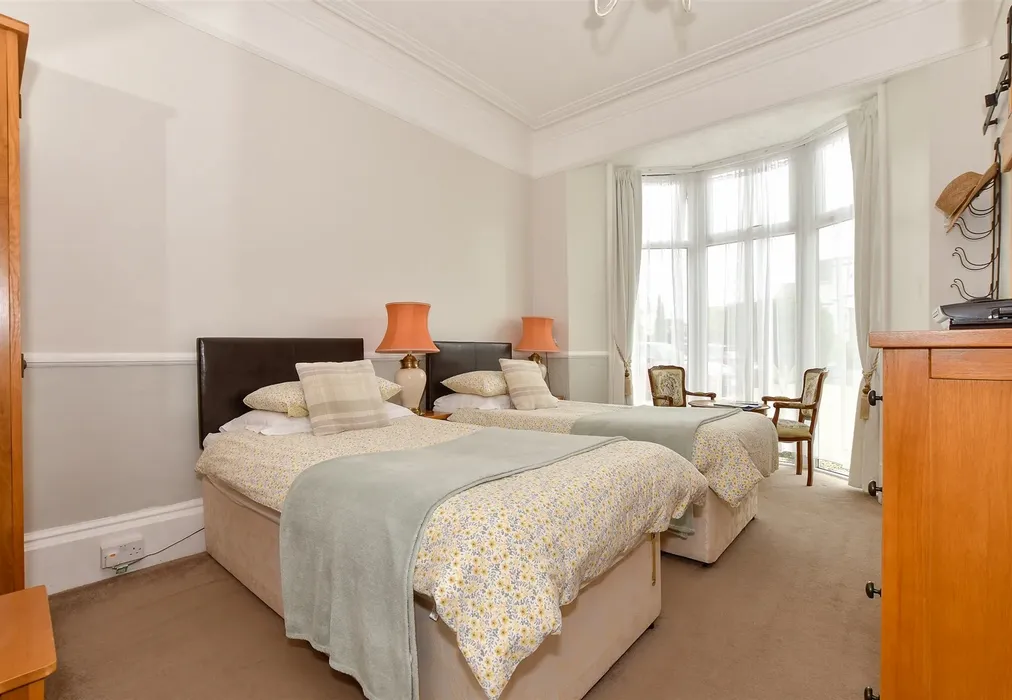Arthur Room - Queens Road, Shanklin, Isle of Wight - Wards of Kent