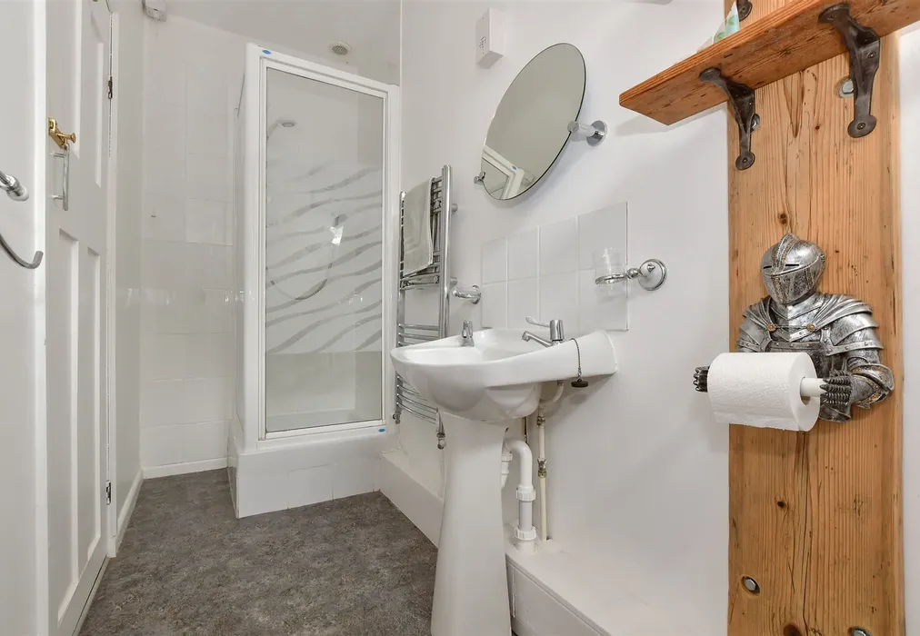 En-Suite - Queens Road, Shanklin, Isle of Wight - Wards of Kent