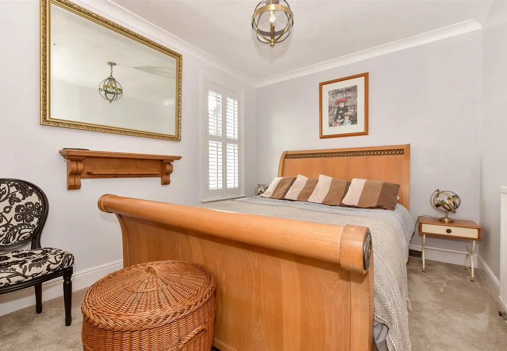 Annex Bedroom 1 - Queens Road, Shanklin, Isle of Wight - Wards of Kent