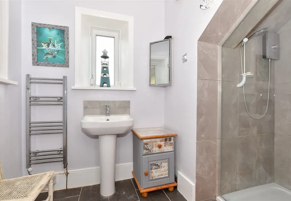Annex Shower Room - Queens Road, Shanklin, Isle of Wight - Wards of Kent